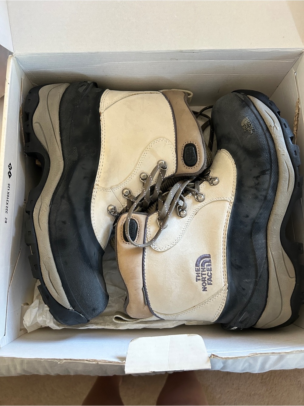 The North Face | Woman’s Chilkats Moonlight Ivory/Amethyst Hiking Boots Size 10